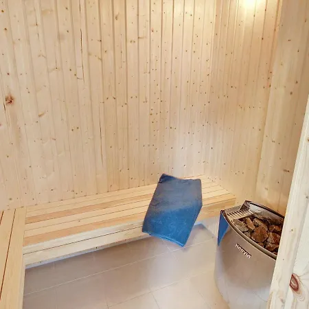 20 Person In Frederiksv Rk *